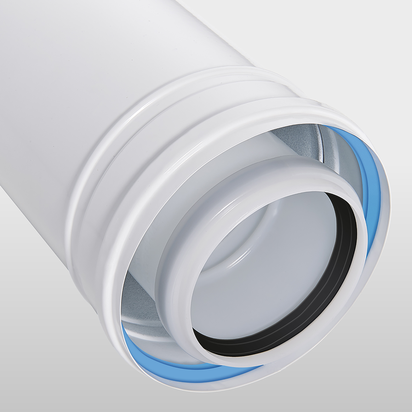 Zoom sur un conduit ventouse de la gamme PP/ALU, composé d'une paroi intérieure en polypropylène blanc et d'une paroi extérieure en aluminium laqué blanc
